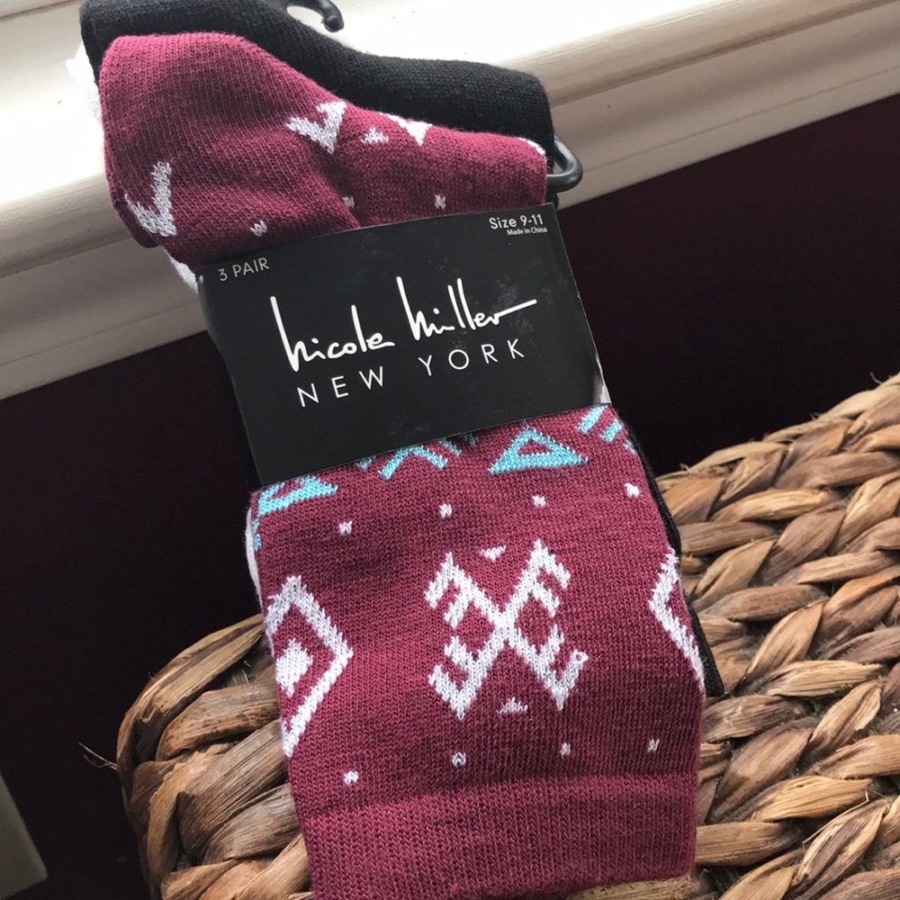 3 pair pack Nicole Miller women’s casual socks.